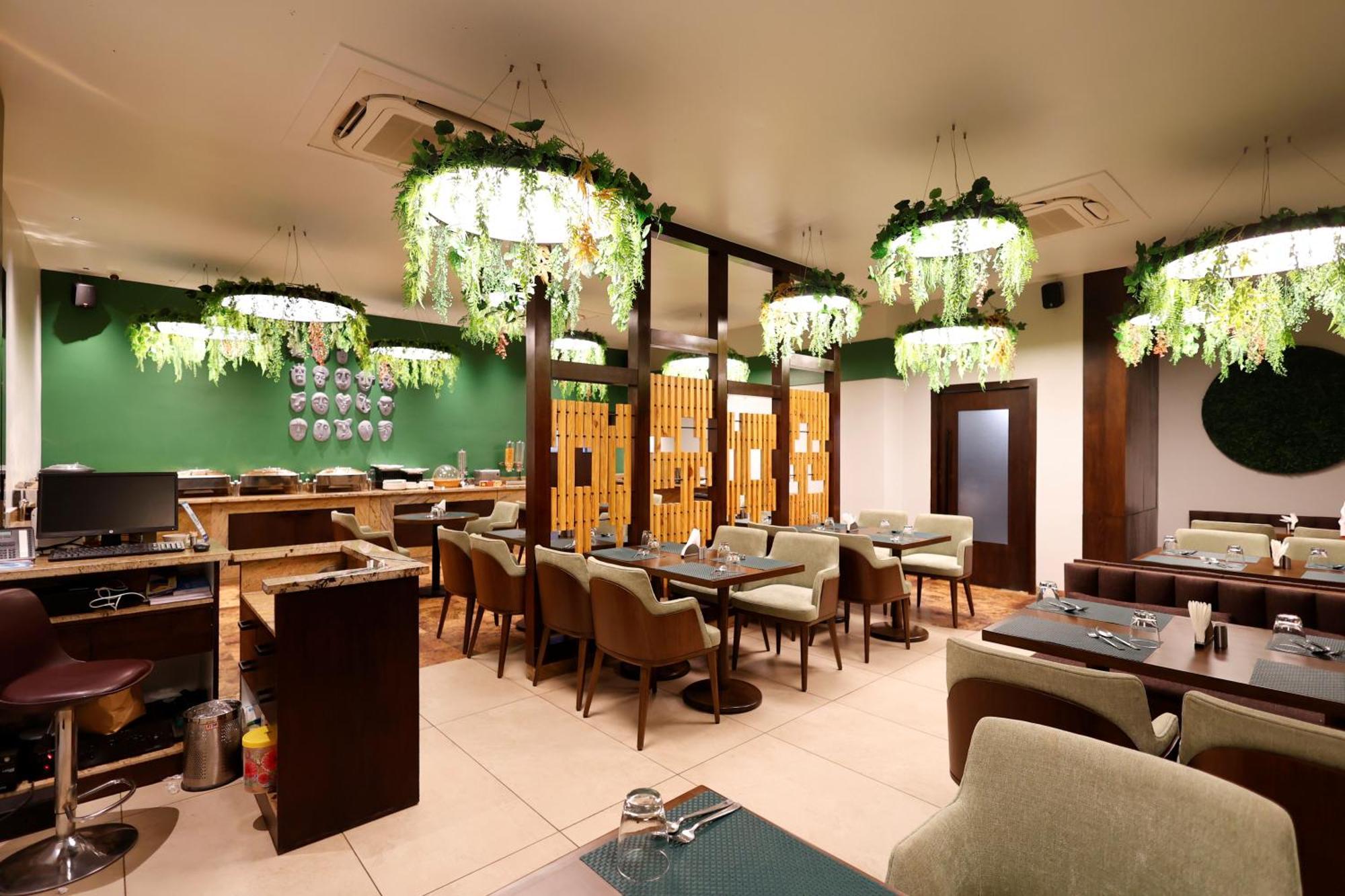 Quality Inn City Centre Varanasi Exterior photo
